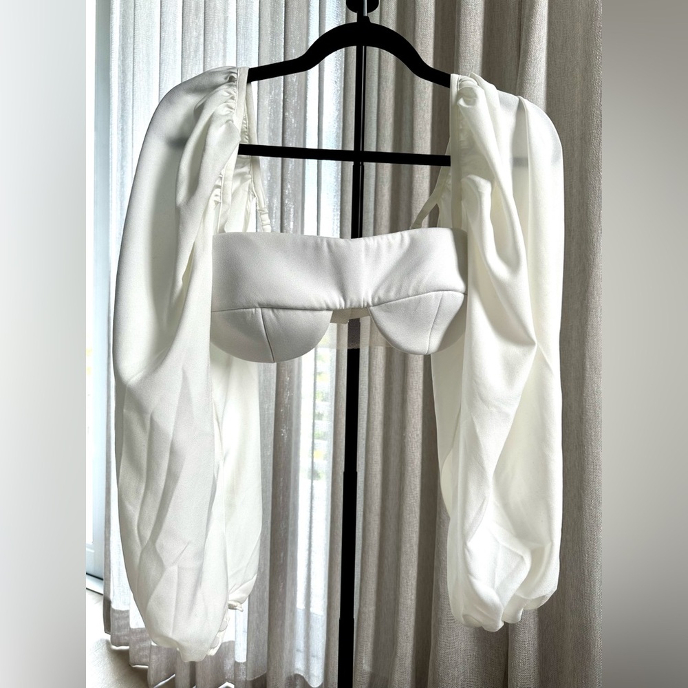 NEW ♥️ without tags. Chic White Puff Sleeves